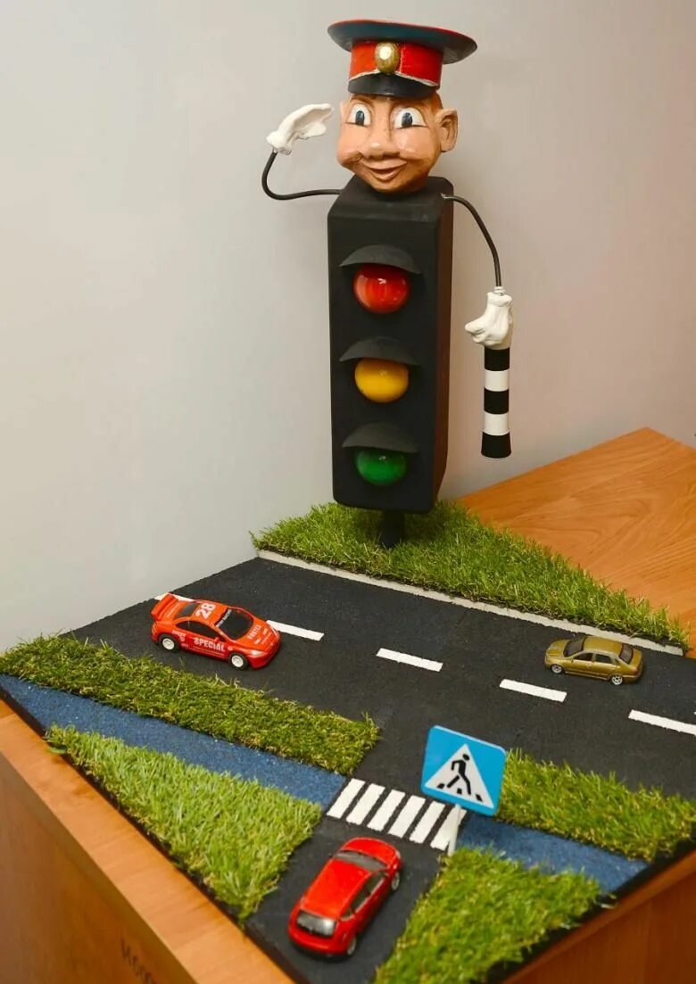 поделка светофор. сделать игрушку пдд. светофор поделка для детского сада. поделка светофор. сделать игрушку пдд.