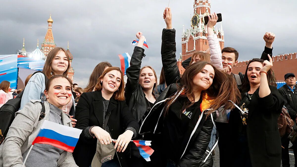 День победы красная площадь. Парад 9 мая в москве 2022 на красной площади. Russian people celebrate victory. Линейные на параде. Russian people celebrate victory.
