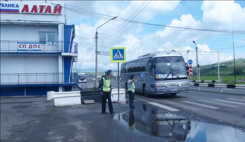 Город горно алтайск автобус. Автовокзал Горно-Алтайск. Барнаул-Горно-Алтайск автобус. Автовокзал Барнаул Горно Алтайск. Автовокзал Горно Алтайска.