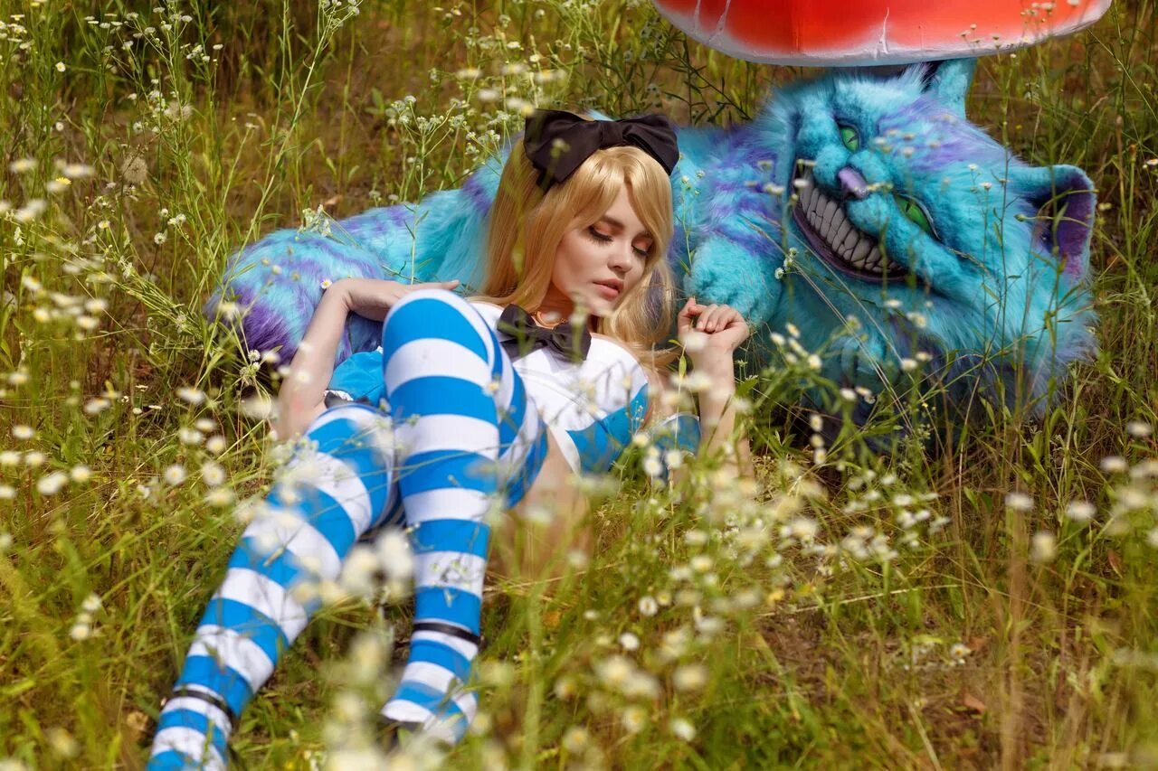 Алиса милаффка. Алиса в стране чудес Alice in Wonderland. Kalinka Fox Алиса в стране чудес. Калинка Фокс Алиса в стране чудес 18. Alice Fox косплеер.