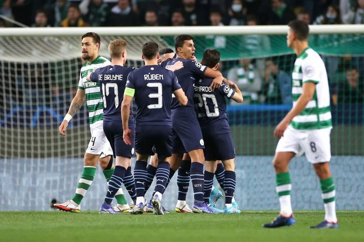 Sporting city. Спортинг Лиссабон 2022. Manchester City Sporting Lisbon. Сити Спортинг 0:5. Спортинг Манчестер Сити 2012.