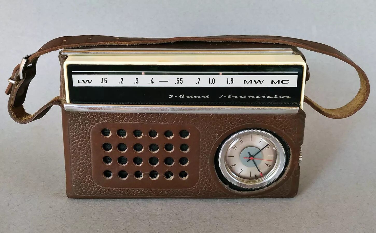 Транзистор приемник. Транзистор вэф 222. Транзистор радио. Транзисторный приемник россия 301. Транзистор приемник.