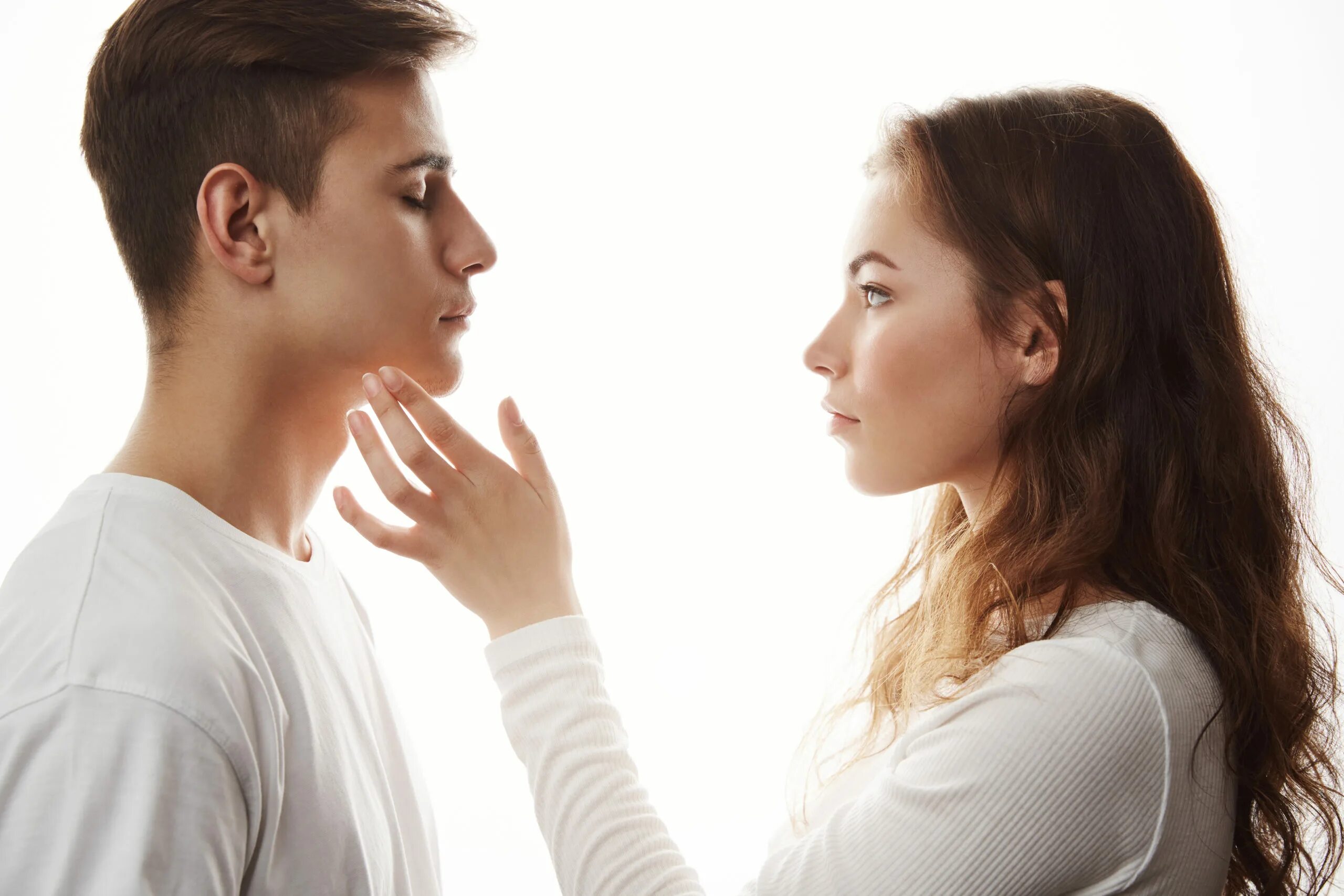 Ревность к партнеру. Как укрепить отношения с парнем. Как улучшить отношения в семье. Счастливая пара. Что помогает наладить отношения.