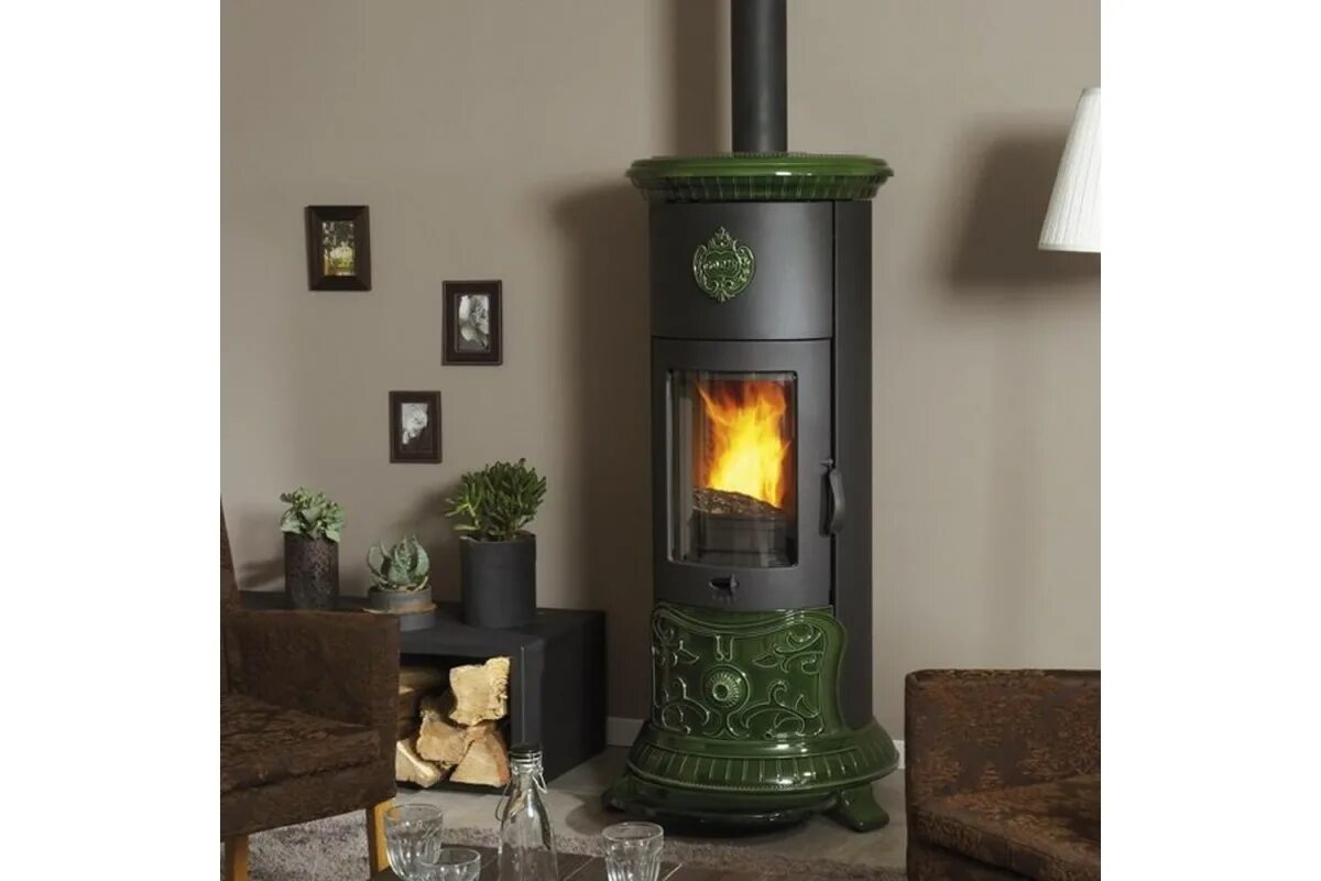 Буржуйка в доме. Печь камин бахтинка. Печь - камин paul чугунная. Буржуйка в доме. Печь буржуйка в интерьере.