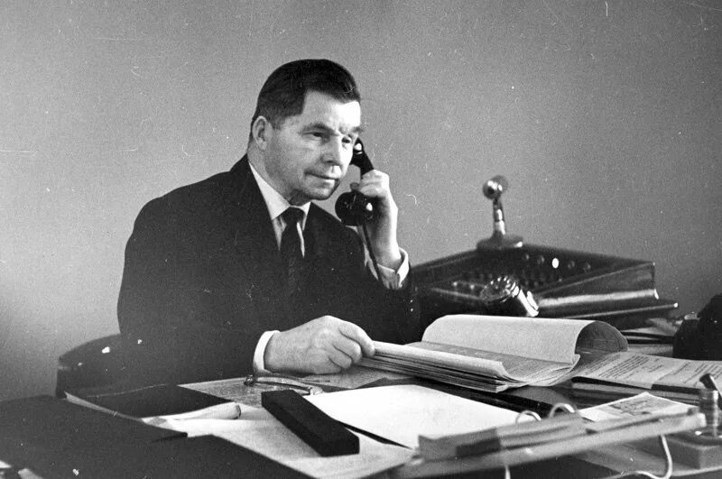 Создатель ил 2. Сергей Владимирович Ильюшин. Серге́й Влади́мирович Илью́ши. Илюшин Сергей авиаконструктор. Сергей Владимирович Ильюшин самолеты.