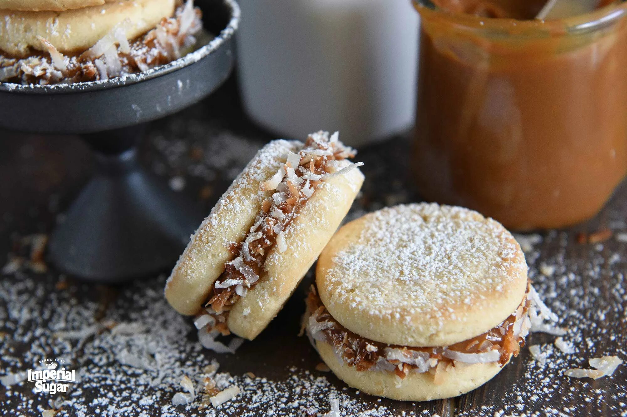 Альфахорес с кофе. Сабле карамель печенье. Bake Shortbread Dough. Альфахорес