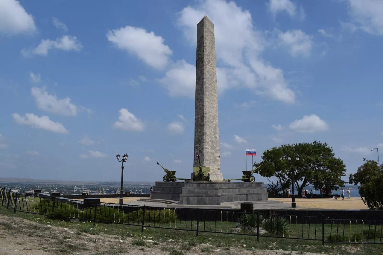 достопримечательности керчи митридат. как назывался город керчь. достопримечательность керчь руины пантикапея. как назывался город керчь. гора митридат обелиск славы.