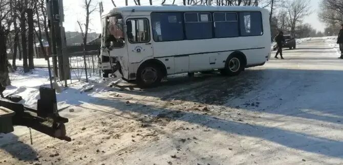 Автобус каменск шахтинский 115. Каменск-Шахтинский авария автобуса. Происшествия в мкр Лиховском. Авария с автобусом в Каменске Шахтинском. Происшествия Каменск-Шахтинский микрорайон Лиховской.