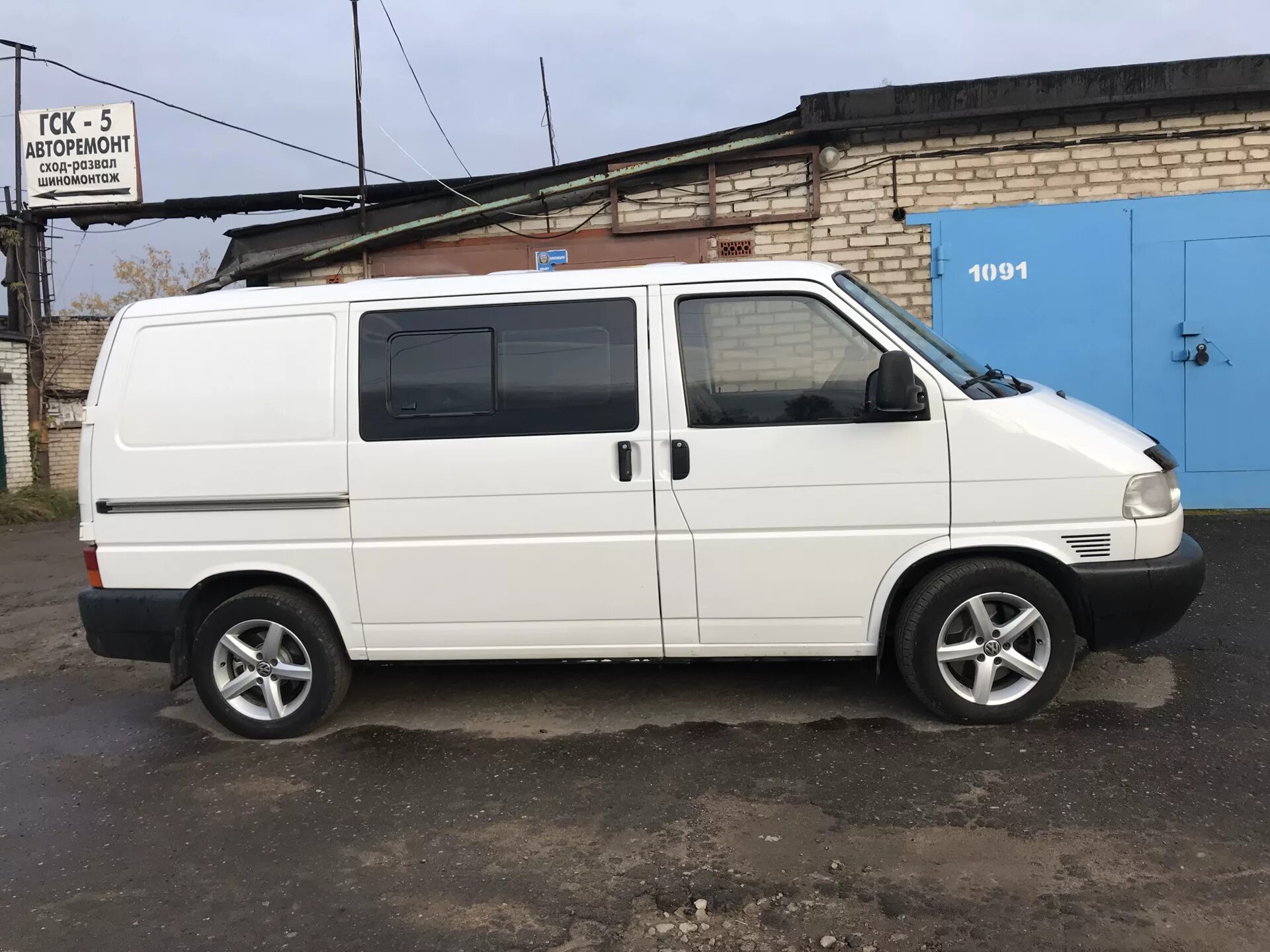 Volkswagen Transporter t4 белый. Фольксваген Транспортер т4 белый длинные база. Фольксваген Транспортер т4 удлиненный. Volkswagen Transporter t4 длинная база. Т база купить