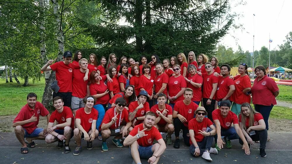 директор детского лагеря чайка в междуреченске. детские лагеря междуреченск. пионерский лагерь чайка междуреченск. дол светлячок междуреченск официальный сайт. детские лагеря междуреченск.