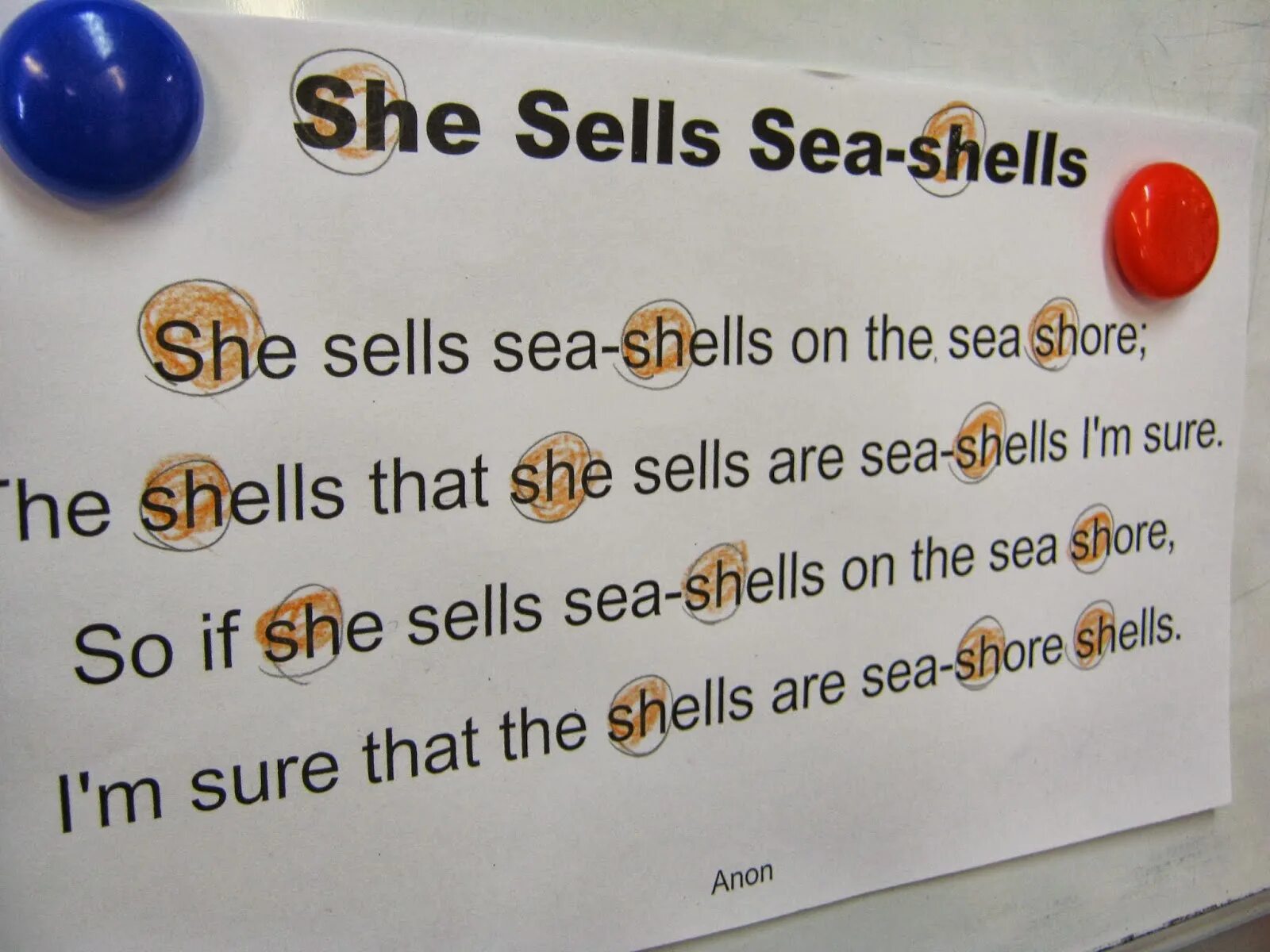 She sells seashells on the seashore. Скороговорки на английском she sells seashells. скороговорка на английском seashells. tough twister. she sells seashells on the seashore перевод.