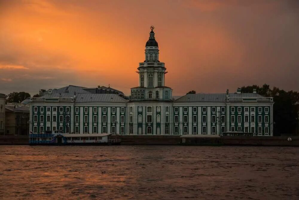 Петербургская кунсткамера. Кунсткамера и академия наук в санкт-петербурге. кунсткамера 1719 г. в петербурге. кунсткамера санкт-петербург при петре 1. музей кунсткамера в санкт-петербурге при петре 1.