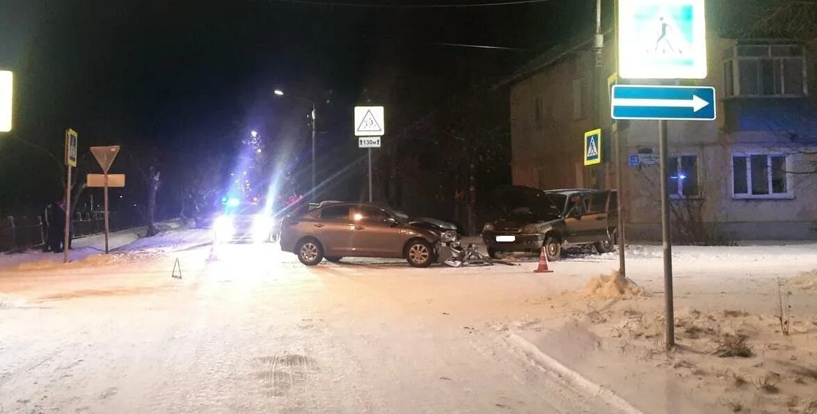 Дорожно-транспортное происшествие. Место происшествия кировская. Авария на московской киров. Происшествия на щорса. Место происшествия город киров.