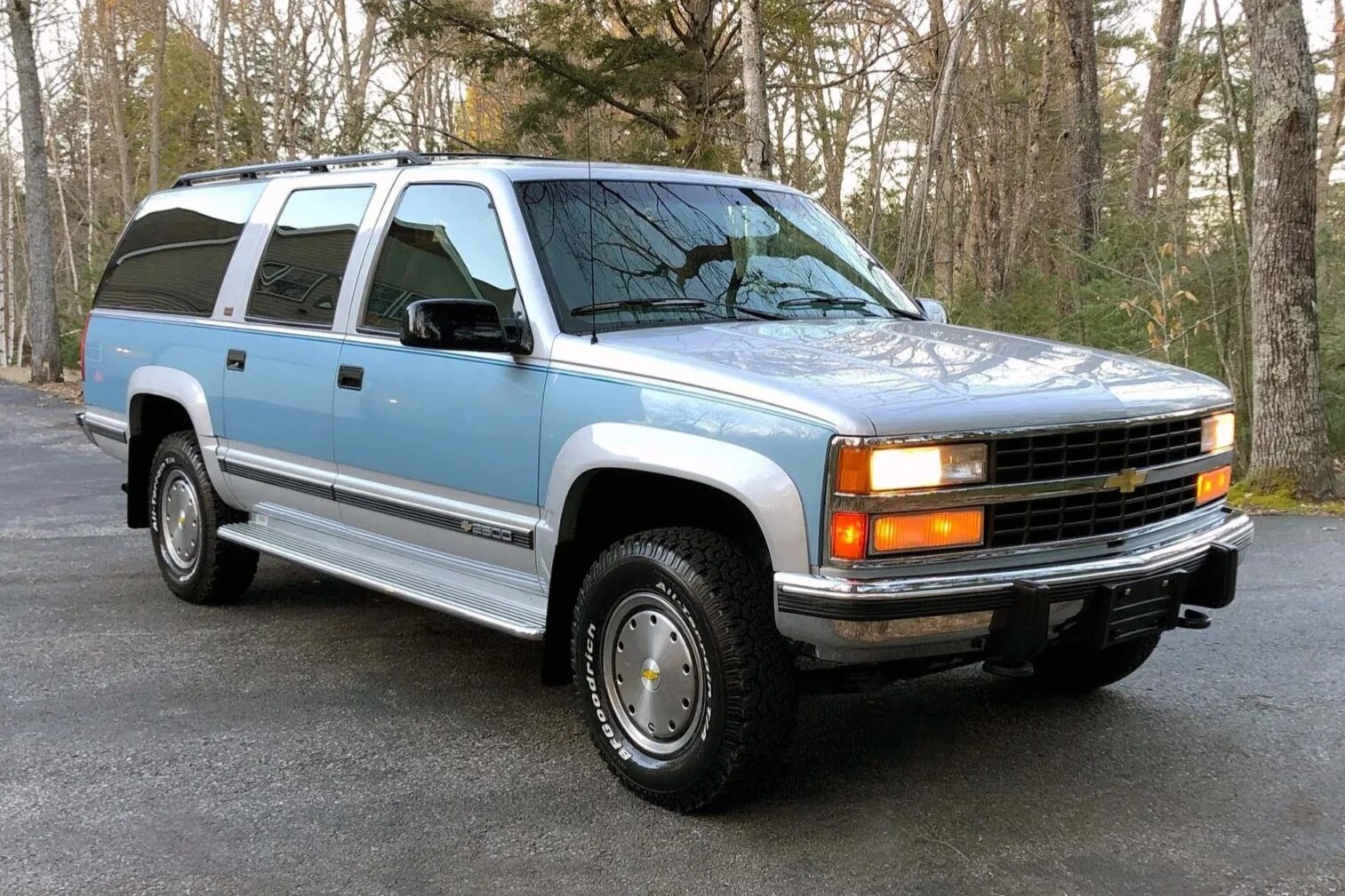 Шевроле субурбан 2500 красный. Chevrolet suburban k2500. Chevrolet suburban 80. 1994 gmc suburban. Субурбан 2500.