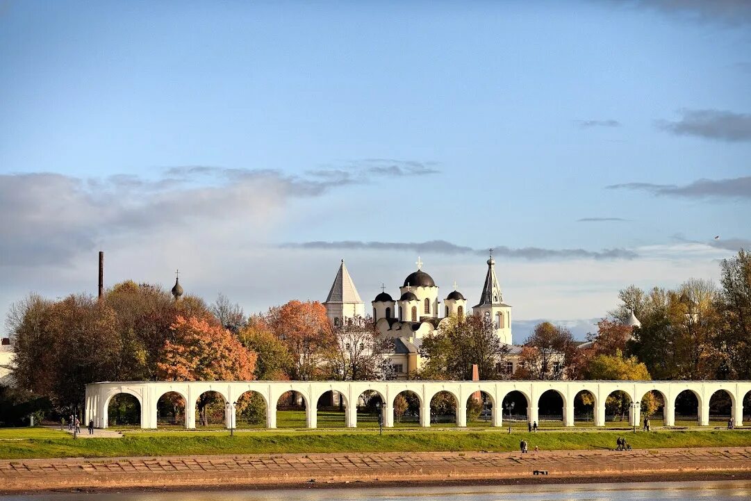 Фото торговой стороны великого новгорода. Ярославово Дворище Великий Новгород. Ярославова Дворища Великий Новгород. Ярославово Дворище Великий Новгород торговая сторона. Ярославово Городище Великий Новгород.