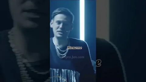 Девчонка в 16 ряду кто поет