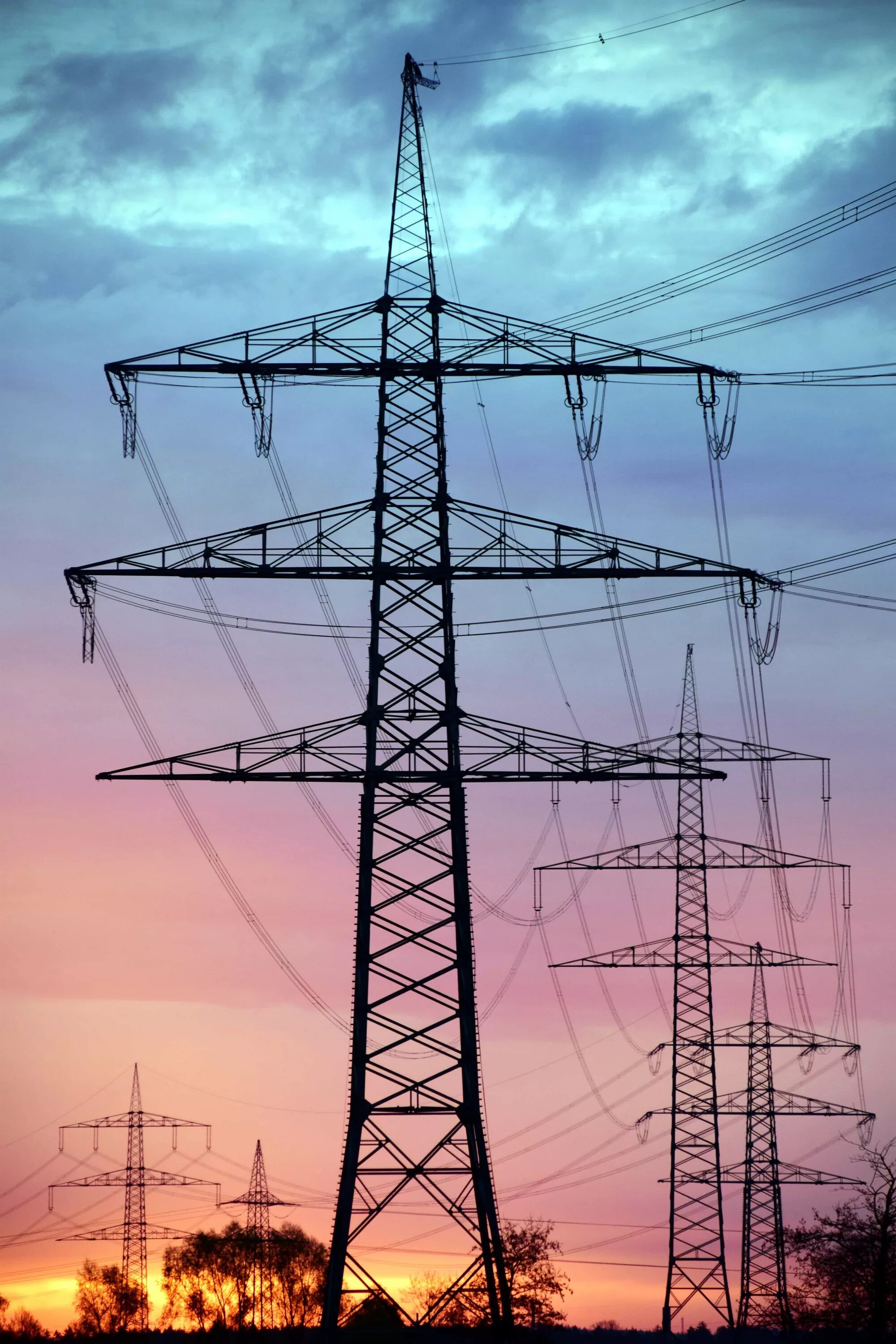 Электричество 220 вольт. Power tower башня. Гальванический элемент, раннюю электрическую батарею. 5 вольта. Электроэнергия вольт.