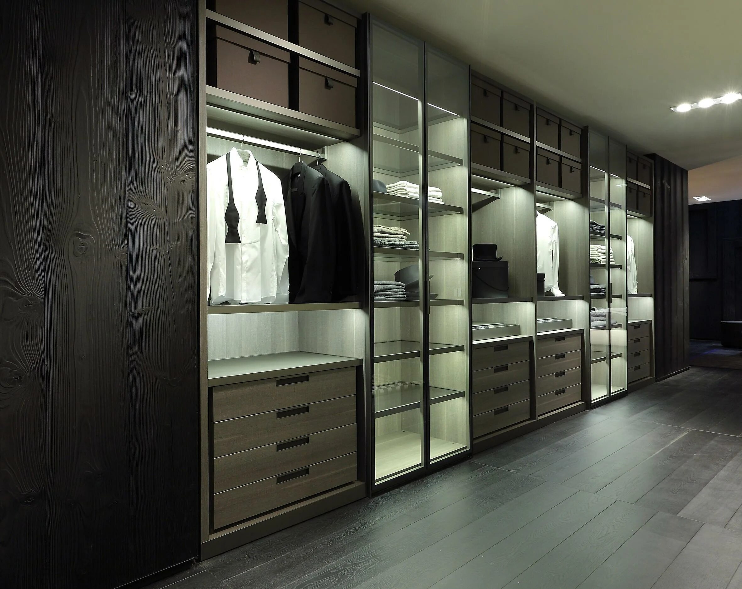 Poliform senzafine. Пуф poliform. Шкаф armadio wardrobe. Интерьер магазина одежды. Poliform senzafine гардеробная senzafine.