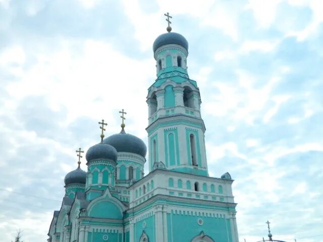 Базарный сызган ульяновск. Храм Базарный Сызган. Храм Дмитрия Солунского Ульяновская область. Храм Димитрия Солунского Базарный Сызган. Храм Дмитрия Солунского Тюмень.