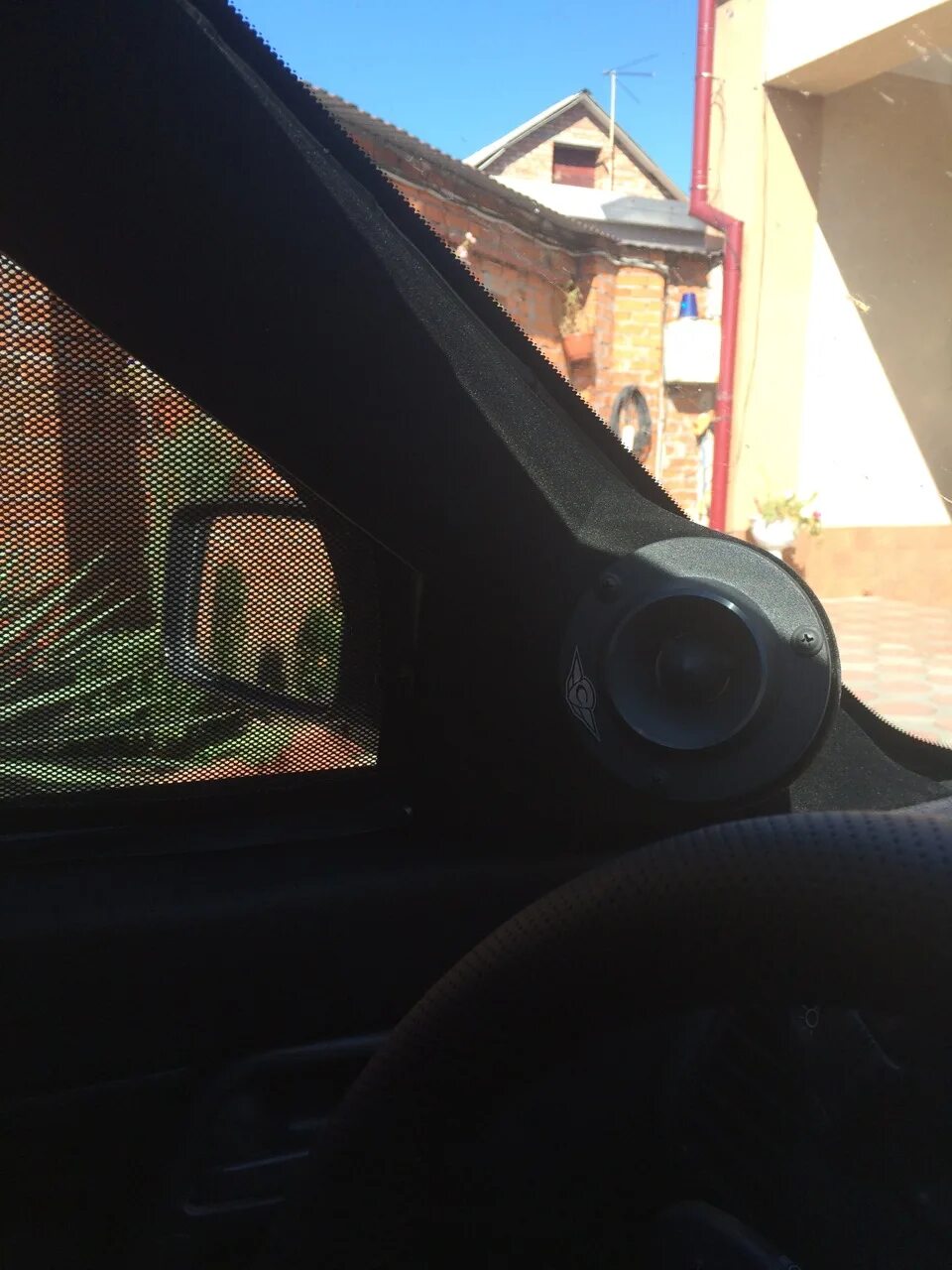 Пищалки в стойки. Стойки под 2 рупора ваз 2110. пищалки в стойки ваз 2110. рупора в ваз 2110. рупора в стойки 2110.