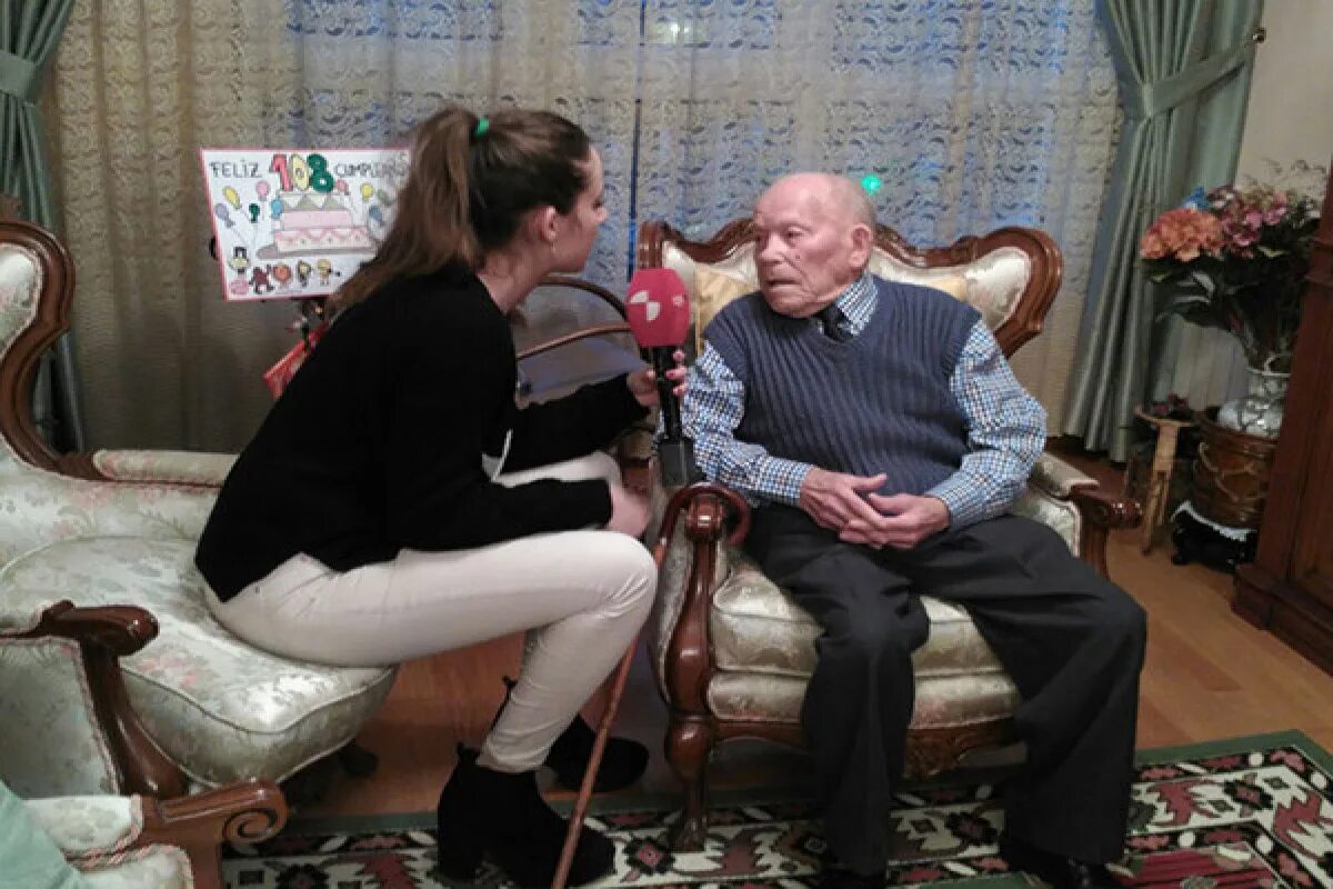 Умер старейший мужчина в мире. Испанец Сатурнино де ла Фуэнте Гарсия. Старейший мужчина в мире скончался в возрасте 112 лет. Самый старый мужчина в мире.