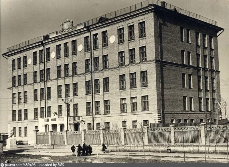 Московская школа 26. Директор школы 1955. Здание старой школы. Московской школе 26