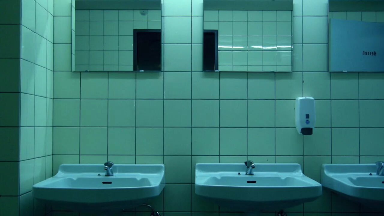 Девочки ходят в туалет вместе. Ванная комната для описания на английском. Ответ на where s the bathroom. Почему девочки ходят вдвоем в туалет. Move in 5 класс spotlight презентация.