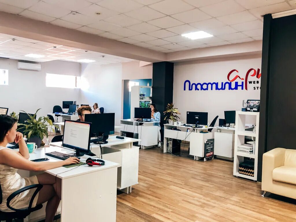 студия курск. студия икар. дзержинского 60 курск сезам. Phenomenal studio украшения. студия i am show курск.