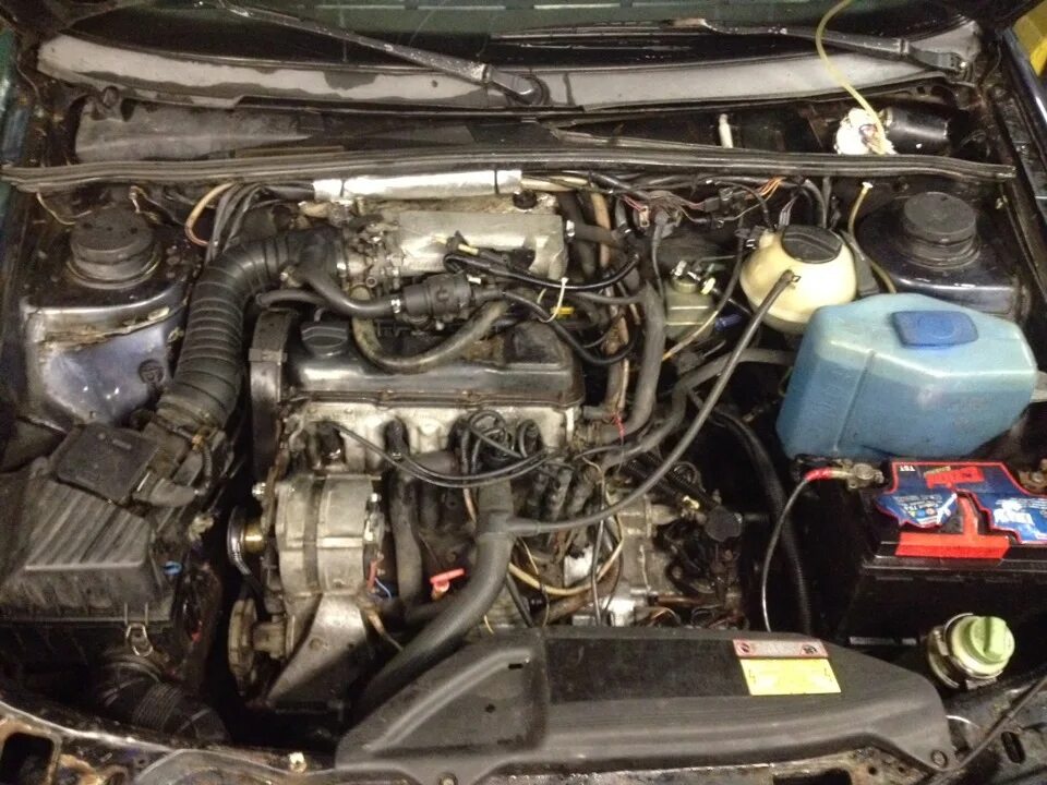 Пассат б3 92 1. 68 г б 3. Фольксваген б3 инжектор. Фольксваген пассат б3 инжектор. Пассат б3 подкапотное.