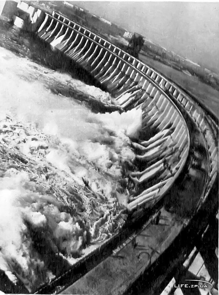 Атака на днепрогэс. Днепрогэс ссср 1932. плотина днепрогэс. взорванный днепрогэс в 1941. днепрогэс взрыв.