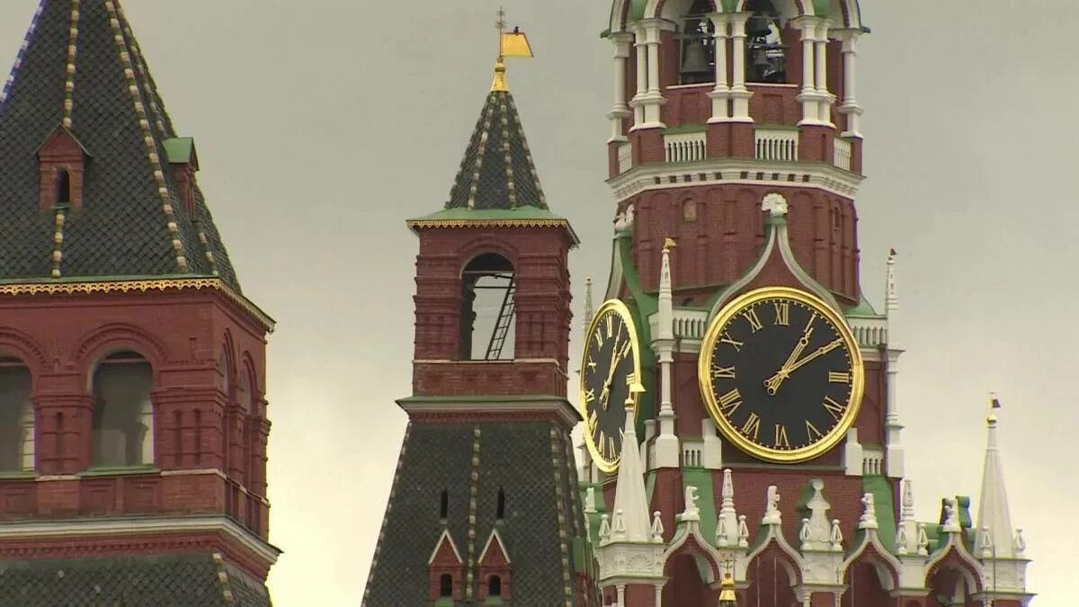 Куранты кремля фото Файл:Kremlin Clock chimes in  Википедия