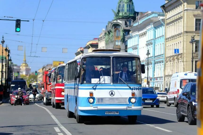 Транспорт 279. Парад ретротранспорта петербург. парад ретро автобусов санкт петербург. парад ретротранспорта петербург 2025 года. ретро парад спб 2025.