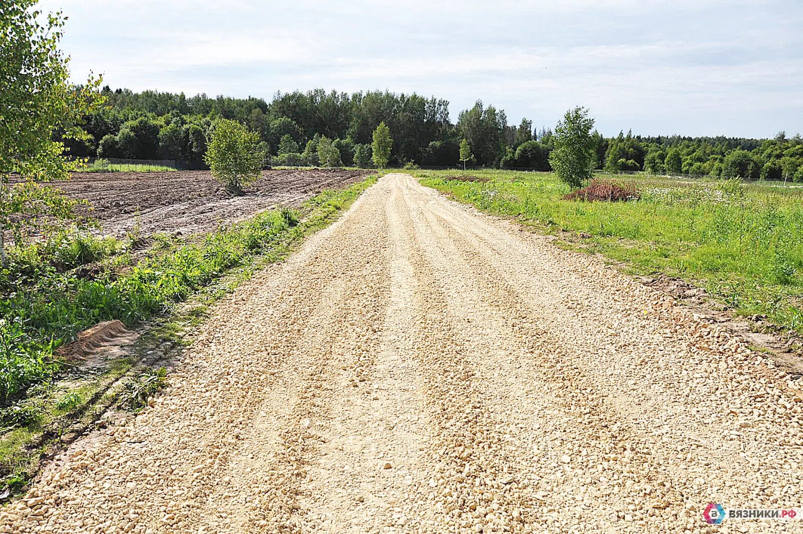 Бежка тульская область деревня. Отсыпка участка пгс. Размытые дороги. Отсыпка дороги. Дорога с грунтовым покрытием.