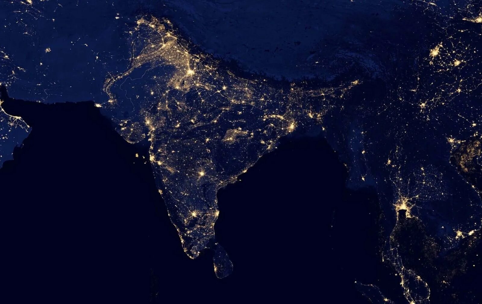 Окр мир ночью. Австралия ночью из космоса. Космические снимки. Индия из космоса. Земля с космоса ночью.