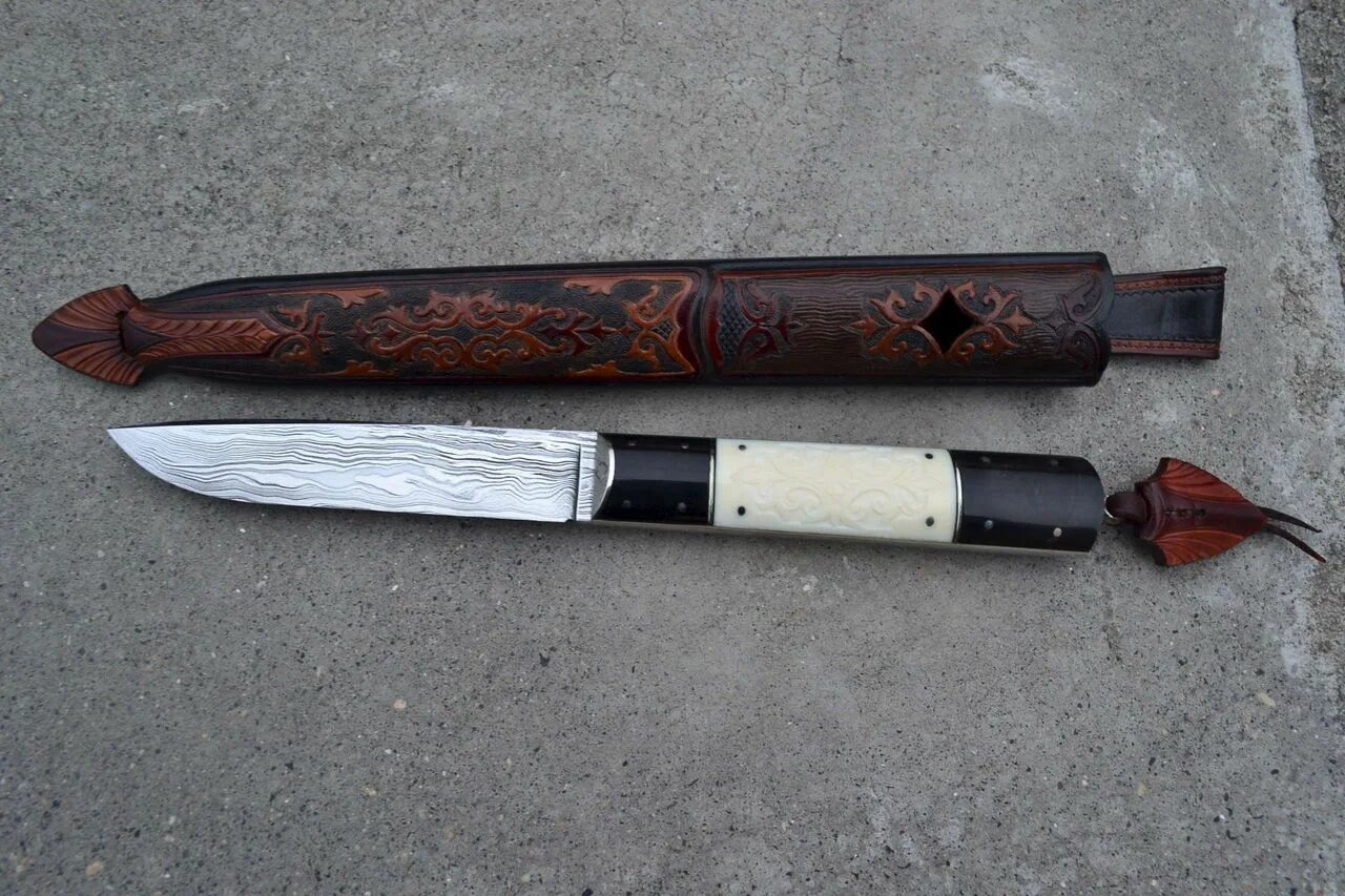 Абхазский кинжал. Боснийский Бичак. Абхазский нож Бичак. Нож Бичак Абхазский 50235. Абхазский нож Апсуа хузба.
