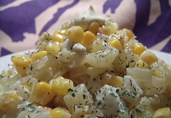 берем картошку и яичко ммм салатик песня. салат из картошки и соленых огурцов и яиц. берем картошку и яичко ммм салатик песня. оливье цезарь. салат с курицей и кукурузой и яйцом и с помидорами.