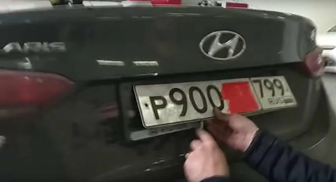 Устройства скрывающие номера авто от камер. Магниты на номера авто от камер фиксации. Защита номера от камер. Скрытие гос номера от камер. Защита номерного знака от камер.