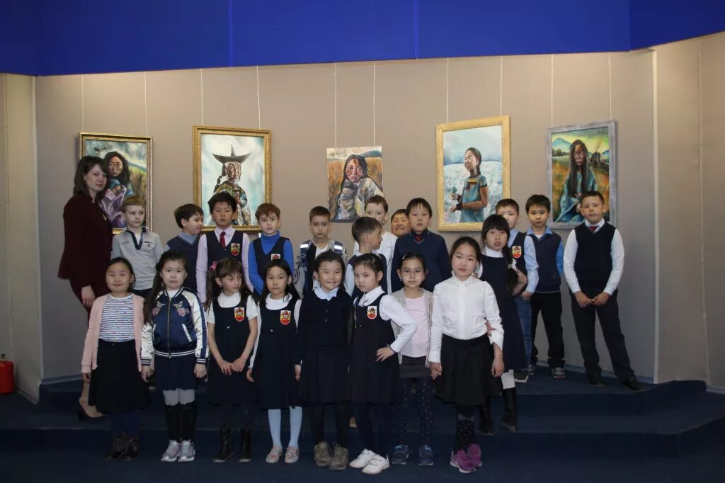 Первоклассники в бурятии. Физико математическая школа 56 улан-удэ. Директор школы 56 улан-удэ. Учатся сегодня школьники улан удэ. Улан-удэ школа 48 2022.