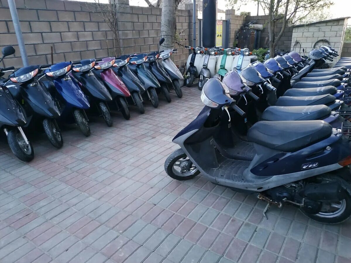 Купить бу скутер в крыму. Honda Dio с контейнера. Хонда дио 27 с контейнера. Дио 27 с контейнера красная. Японские скутера с контейнера.