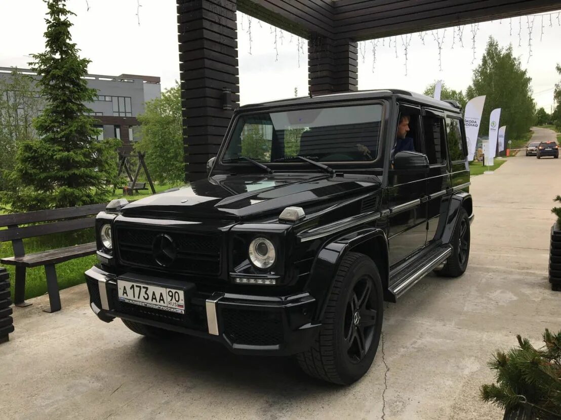 Снимать гелик. Гелендваген 201. Новый Mercedes Gelandewagen черный. Гелик в Москве. Гелендваген в Москве черный.