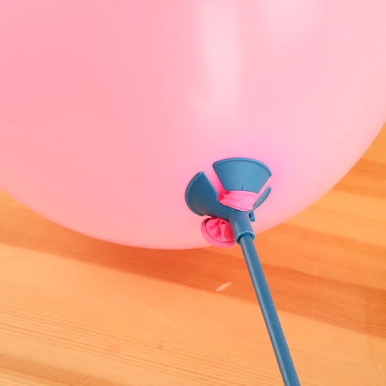 Палочка для шарика. Как надевать шарики. Как надевать шарики. Палочки для воздушных шаров. Крепление шарика на палочке.