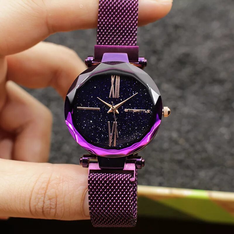 Круглые часы фон фиолетовый. Необычные часы неоновые. Фиолетовые кухонные часы. Фиолетовый час. Круглые часы фон фиолетовый.