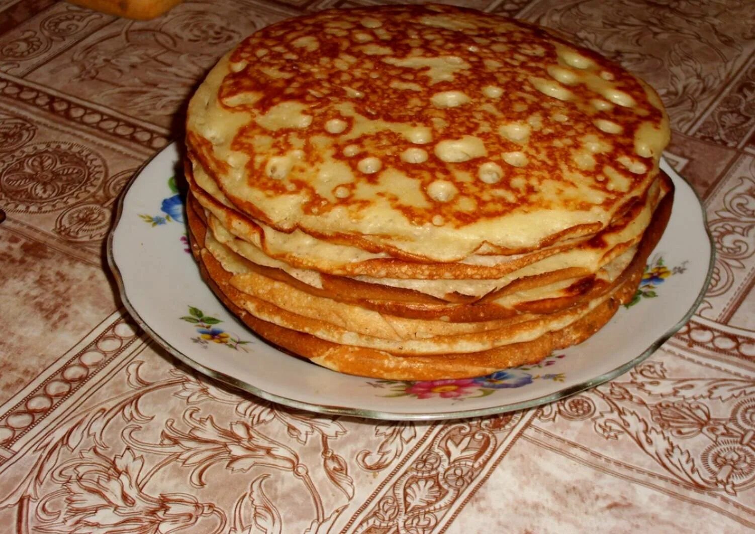 турецкие оладьи. блины на дрожжах пышные на молоке. блины на дрожжах пышные на молоке. маленькие блинчики на дрожжах.