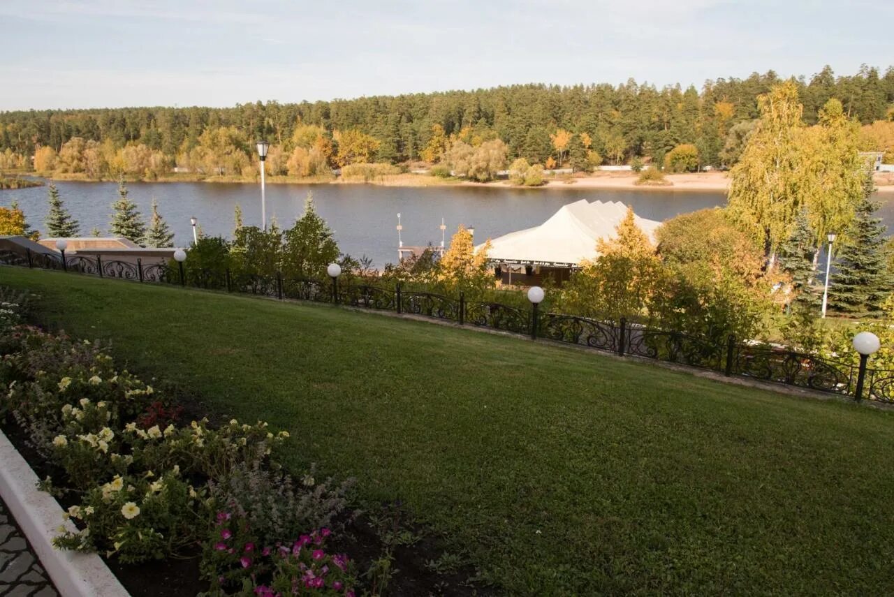 Лада резорт тольятти. Лада резорт лесопарковое шоссе 55. Лада резорт тольятти. Отель лада резорт. Лада резорт тольятти ресторан.