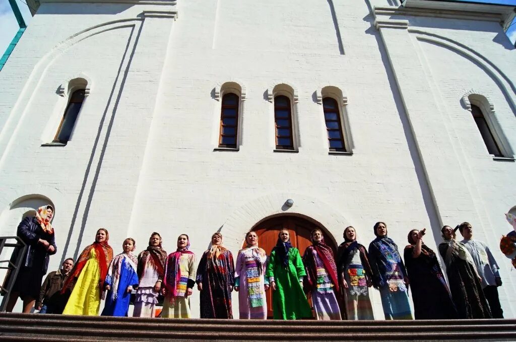 Медиа церковь. Служба храм иова. Иова на можайке. Храм иова волковское кладбище. Храм иова на можайке духовенство.