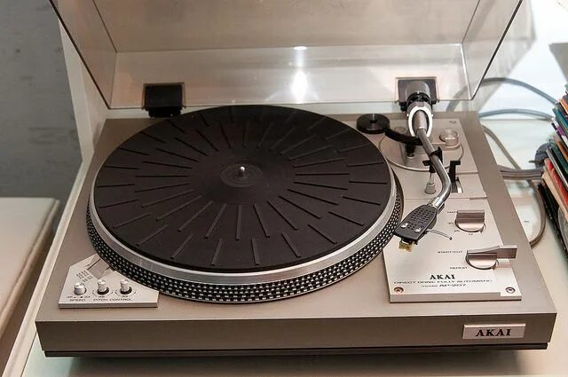 Akai ap-b20c. Винил akai. Akai apc 4 виниловый проигрыватель. Проигрыватель винила акай. Винил akai.