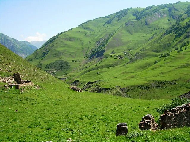 Шаройский башенный комплекс Чечня. Чеченская Республика горы Чеченской Республики. Шарой Чеченская Республика. Шаройский историко-архитектурный комплекс башни Чечни.