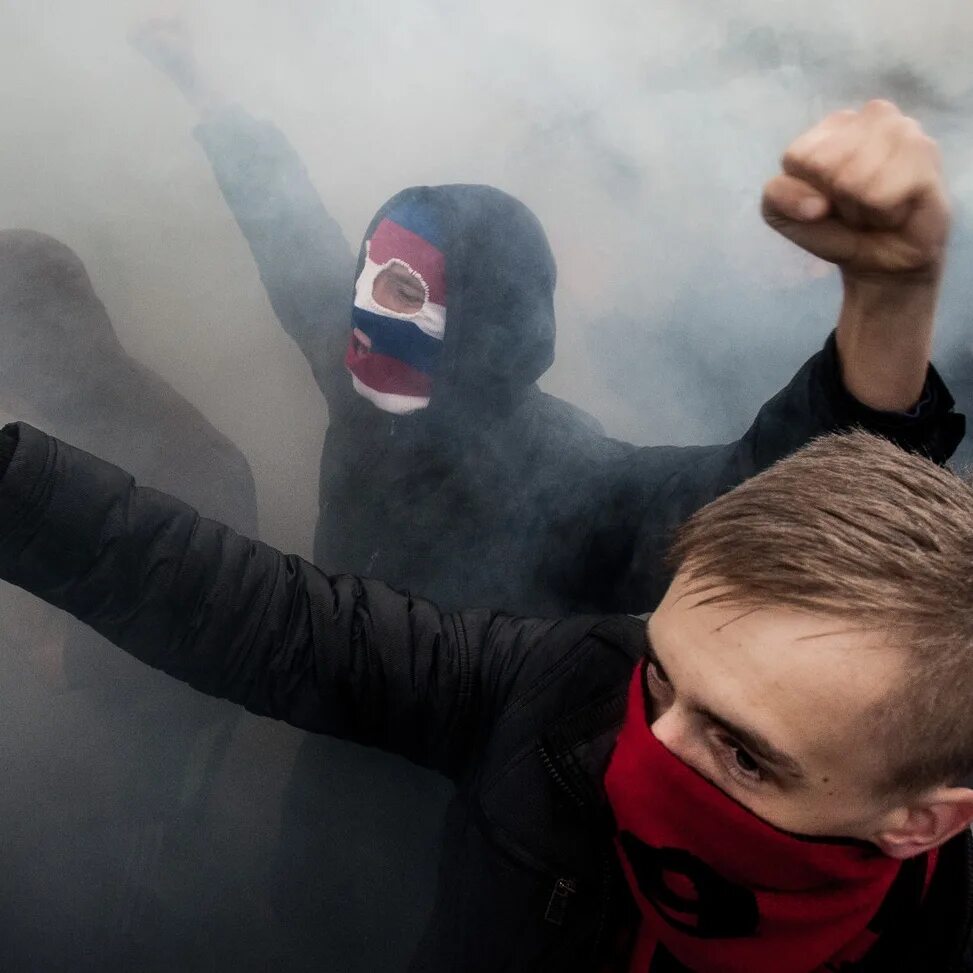 Молодежный экстремизм. Молодежный терроризм. Экстремизм фото. Экстремист в маске.