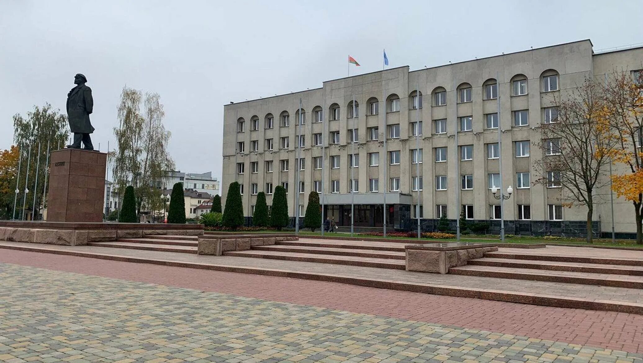 Сайт гродненского облисполкома. Исполком Гродно. Здание мэрии Гродно. Гродненский горисполком. Архитектура горисполком Гродно.