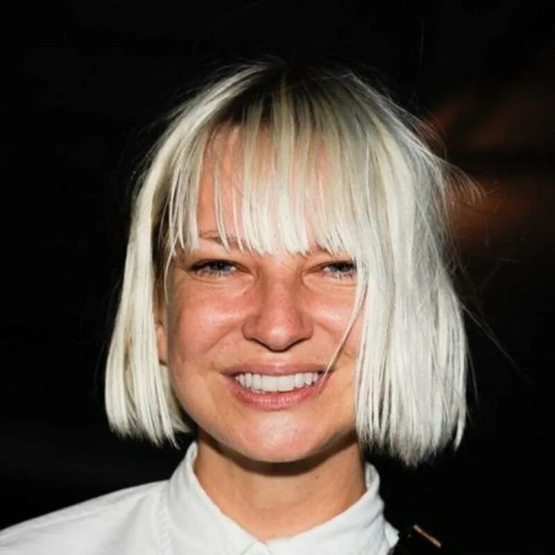 Сиа ферлер. Певица сиа 2022. Сия зубы. Тет сиа в городе юрмала. Сия ферлер.